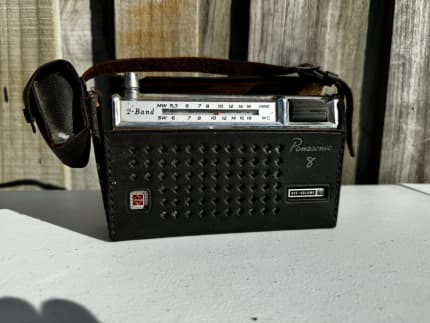 National Panasonic Hi-Fi Sound Deluxe 4-Band 9-Transistor Radio - Model:  R-100