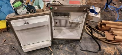 gumtree 12v fridge