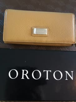 Kiera oroton discount slim clutch