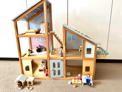 Gumtree wooden dolls house online