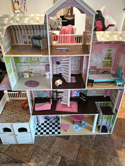 Used kidkraft dollhouse discount