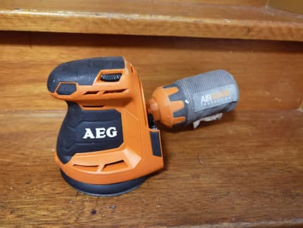 Aeg discount battery sander