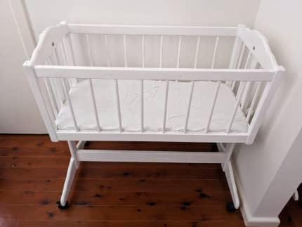 Second store hand bassinet