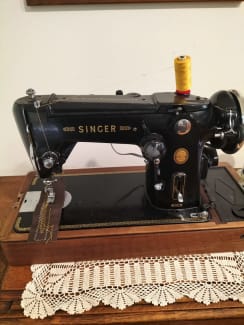 Universal DeLuxe zig zag sewing machine, Wow - a really swe…