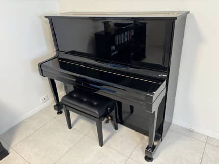 YAMAHA U30. Gloss Black upright piano