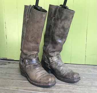 used women's cowboy boots near me