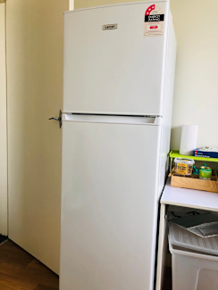 lemair 268l top mount fridge