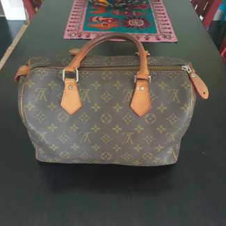 Louis Vuitton Cross Body Bag Used 0969