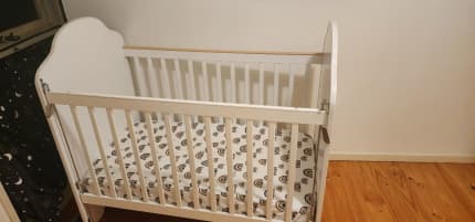 Baby 2025 crib gumtree