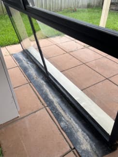 How to clean insect screens - Stegbar