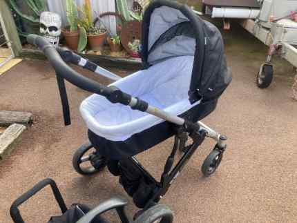 strider plus pram and capsule