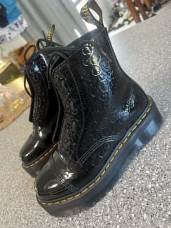 Used doc martens hot sale size 7