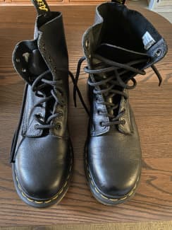 used doc martens size 7 womens