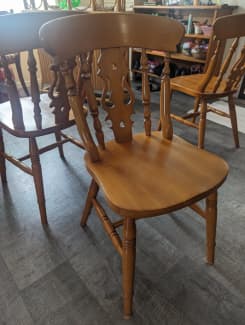 Dining room clearance chairs gumtree