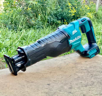 Makita 18v brushless online reciprocating saw skin djr187z