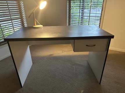 2nd hand study table for sale