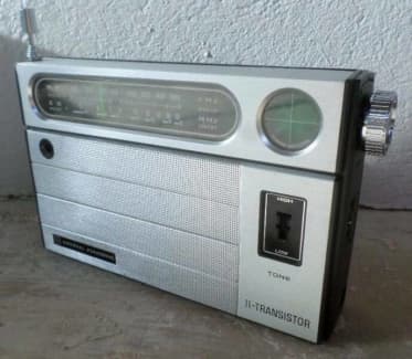 National Panasonic Hi-Fi Sound Deluxe 4-Band 9-Transistor Radio - Model:  R-100