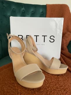 Betts store nude wedges