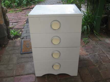 White on sale drawers gumtree