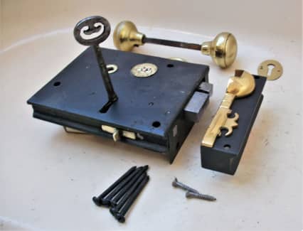 Antique Brass Traditional Swan Drop Cabinet Drawer Door Pull Handle 64-75mm