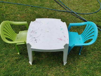 Gumtree kids table outlet and chairs