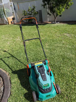Ozito PXC 18V 380mm Cordless Cylinder Lawn Mower- SELF PROPELLED- first  impressions 