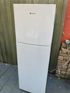 westinghouse 256l top mount frost free fridge wtb2800wh x