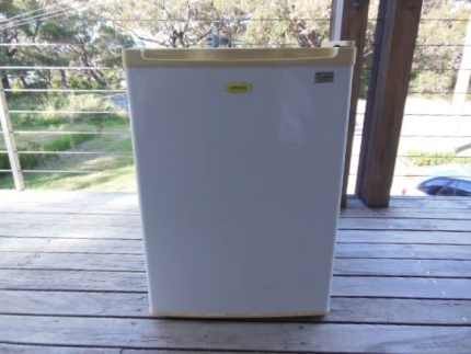 heller 70 litre bar fridge