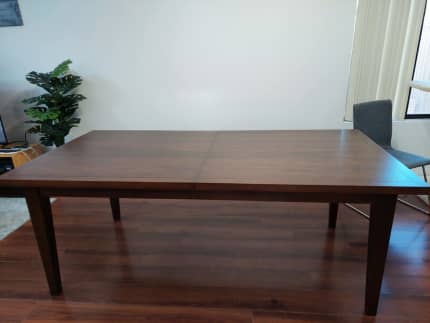 freedom hensley dining table