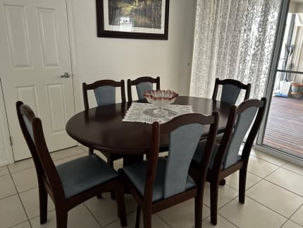 Extendable dining deals table gumtree