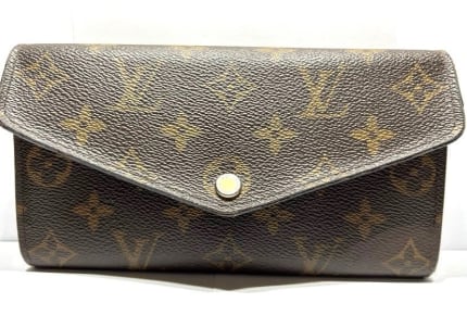 Louis Vuitton Black Monogram Vernis Sarah Compact Wallet - Ann's Fabulous  Closeouts