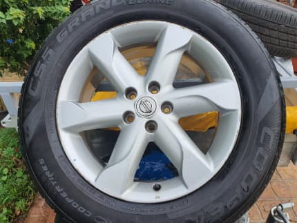 2010 Nissan Qashqai - Wheel & Tire Sizes, PCD, Offset and Rims specs