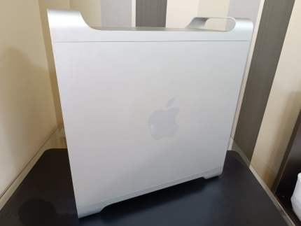 iMac en 21.5インチ Early 2008 2.8GHz イラレ・Office付属 純正キーボード&マウスあり