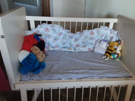 Baby cot 2024 bed gumtree