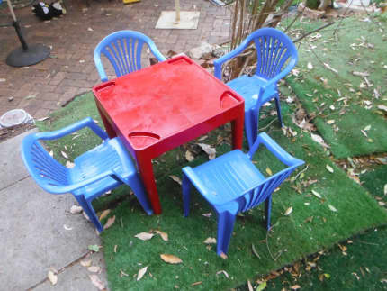 Childrens table outlet and chairs gumtree