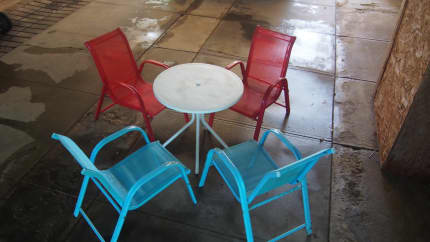 Kids table discount and chairs gumtree