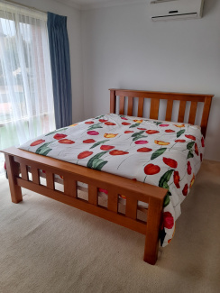 Gumtree bed frame queen discount