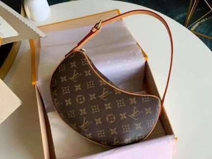 Authentic LV Favourite MM crossbody come with box, dust bag, receipt, Bags, Gumtree Australia Inner Sydney - Pyrmont