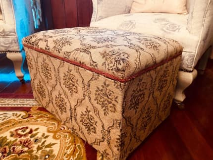 Antique best sale footstool gumtree