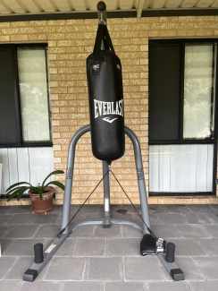 everlast dual station heavy bag stand value bundle