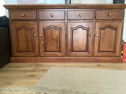 Early settler buffet deals sideboard