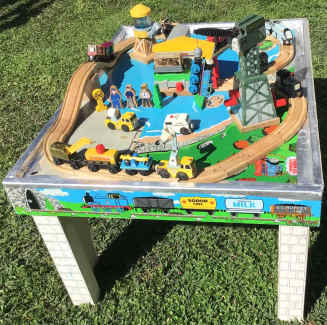 Gumtree train table online