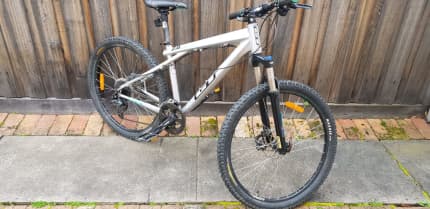 gt avalanche womens bike