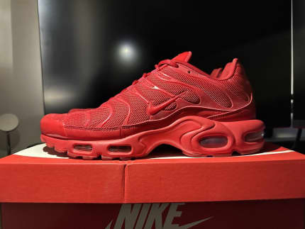 Triple red nike outlet tns