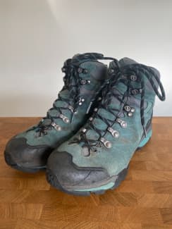 ladies walking boots size 7.5