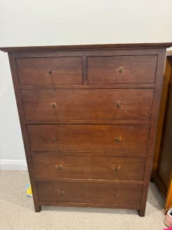 Mahogany chest deals of drawers gumtree