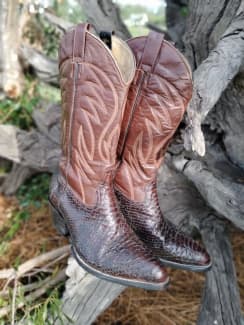 Used deals cowgirl boots