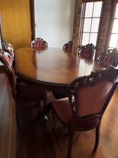 gumtree dining table and chairs