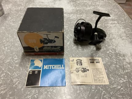 A GOOD LIGHTLY FISHED VINTAGE GARCIA MITCHELL 307 SPINNING REEL