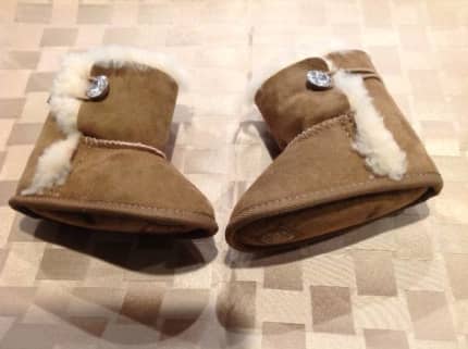 used uggs slippers
